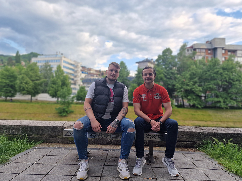 The virtual world becomes the real world for young people  Are young people moving towards (un)safe use of the Internet?